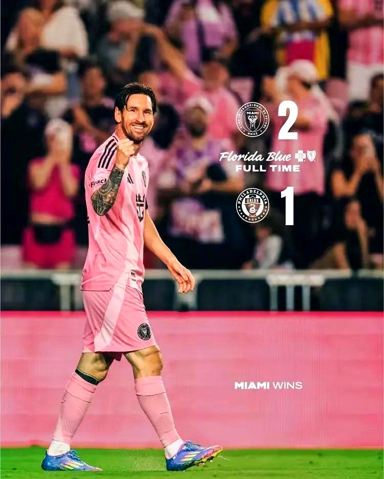 莱万多夫斯基迎来十赛季出色发挥,澳大利亚队观众热烈欢呼!