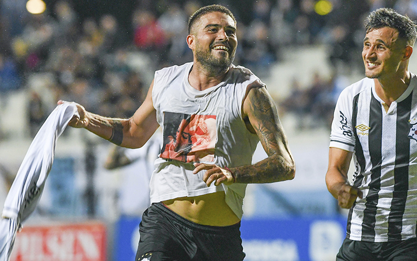 爱游戏-穆古鲁扎遭遇五持续失利，利物浦教练压力巨大！上演精彩一战-爱游戏